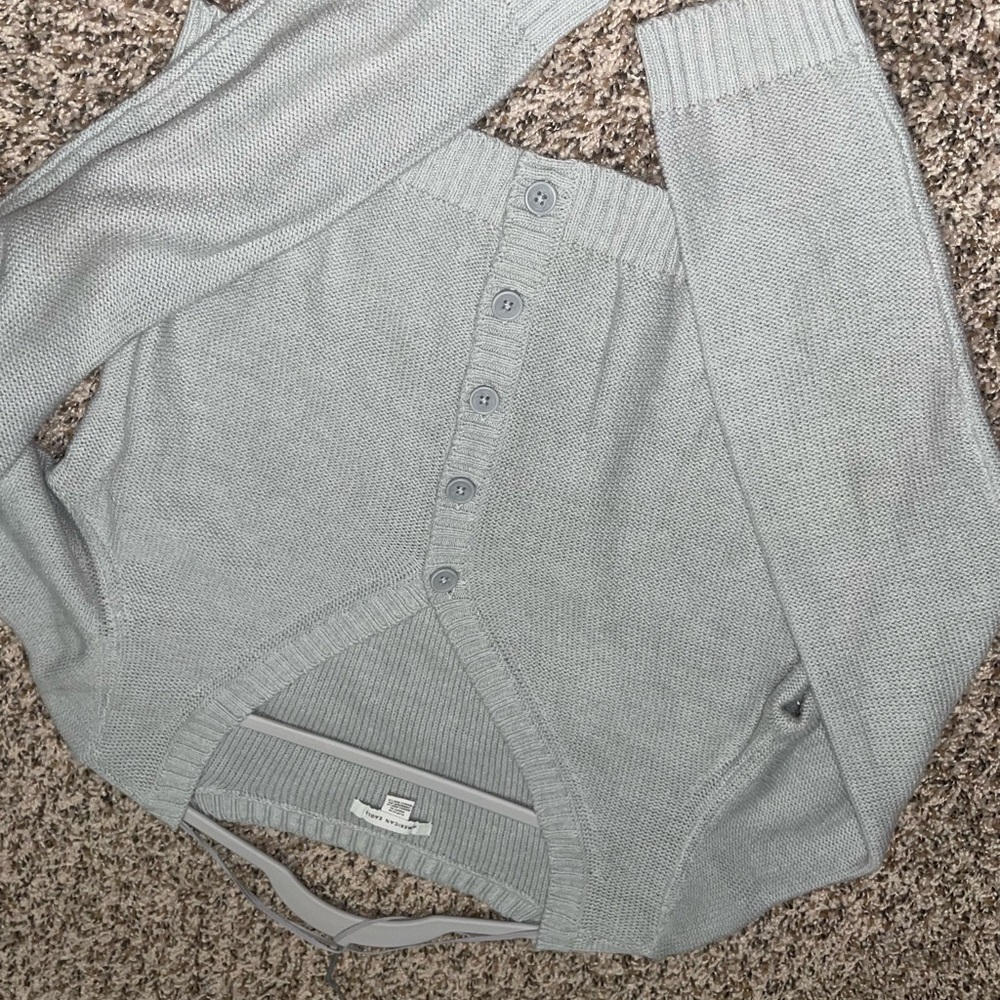 Button up sweater - Picture 2 of 3